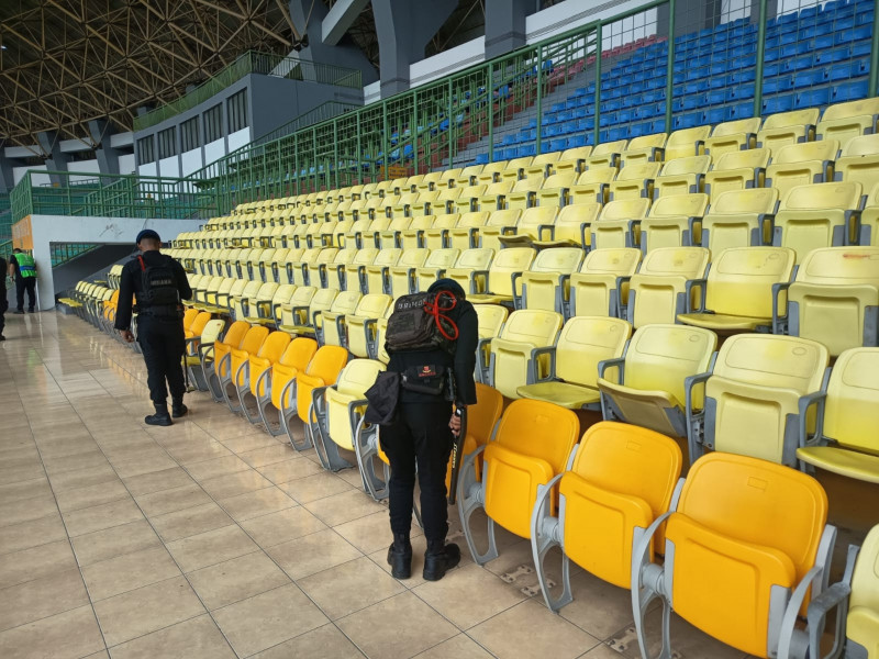 Jelang Kick Off Bekasi FC Vs PSPS, Gegana Brimob PMJ Sterilisasi Stadion
