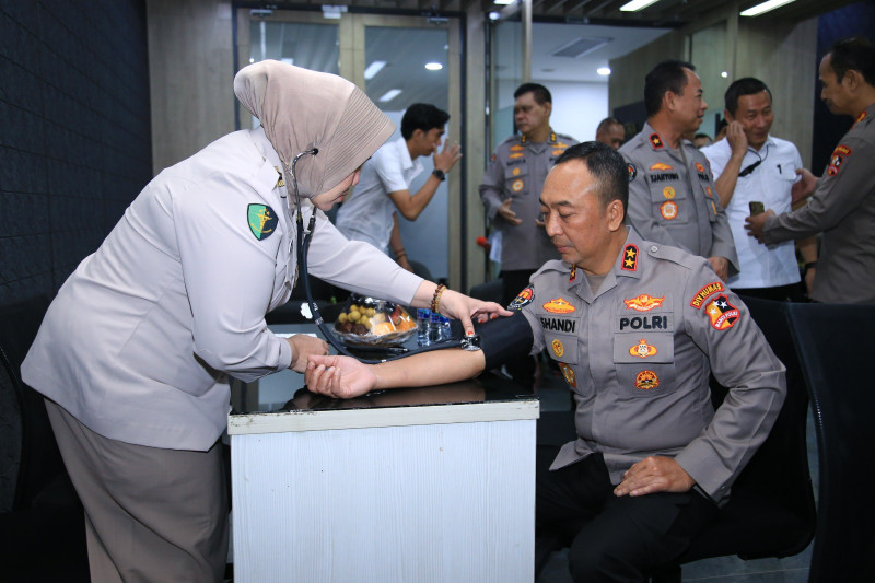 Humas Polri Gelar Donor Darah Serentak Terkumpul 16.619 Kantong dalam Rangka Hari Jadi Ke 74
