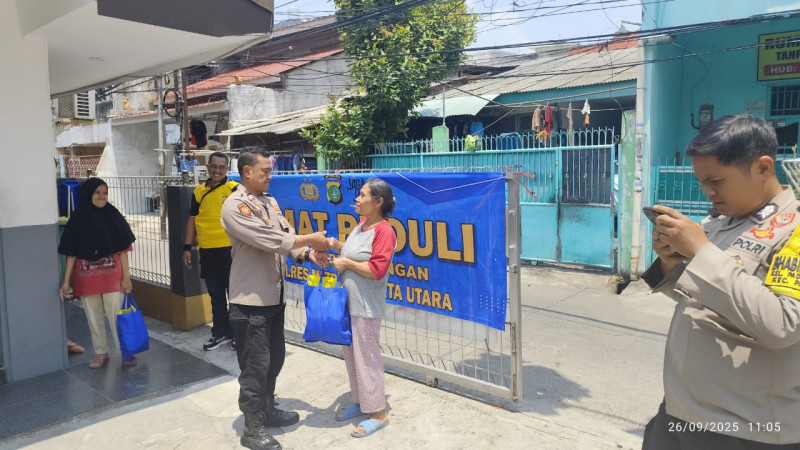 Polsek Pademangan Gelar Jumat Peduli, Sasar Warga Slum Area Jakarta Utara