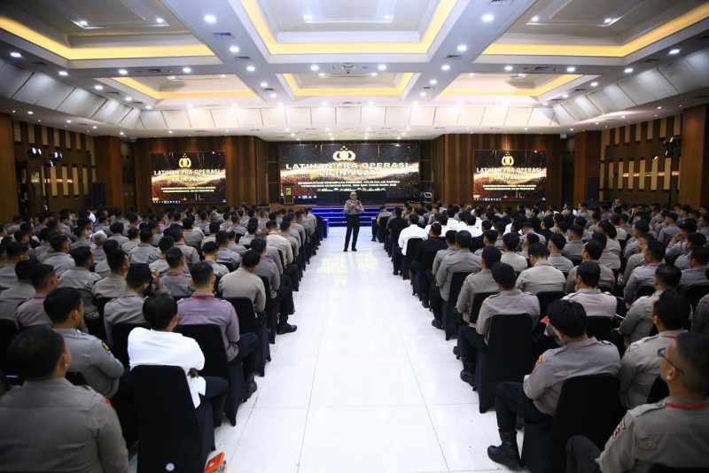 Pelayanan Polri Hadir Menjaga Keamanan Kedamaian Natal serta Tahun Baru