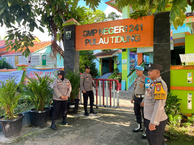 Patroli Jalan Kaki di Pulau Tidung dan Pulau Pari, Polsek Kepulauan Seribu Selatan Intensifkan Cegah 3C dan Sosialisasi 110