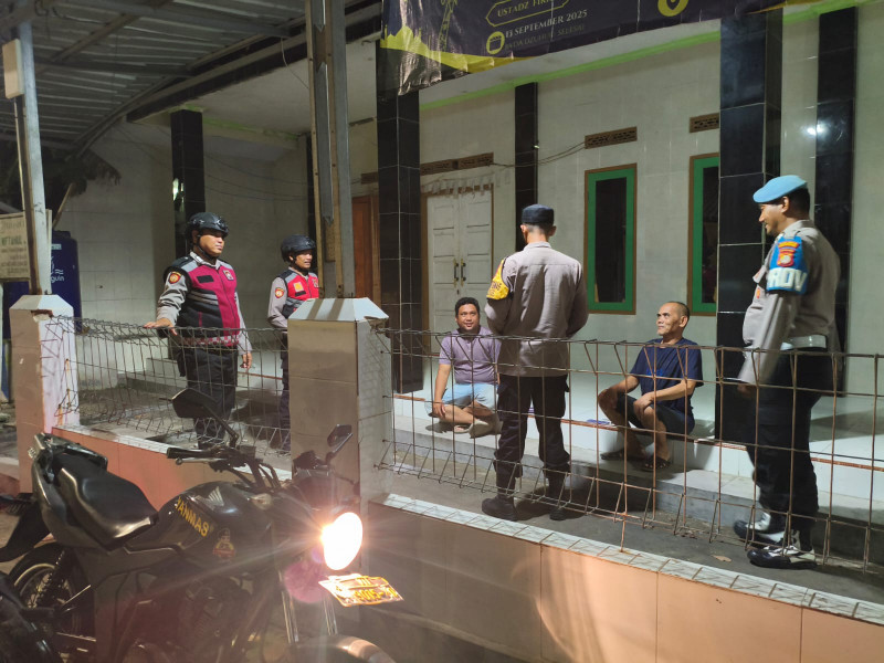 Patroli Malam Ramadhan, Polsek Kepulauan Seribu Utara Bersama TNI dan Satpol PP Perkuat Siskamling Cegah Gangguan Kamtibmas