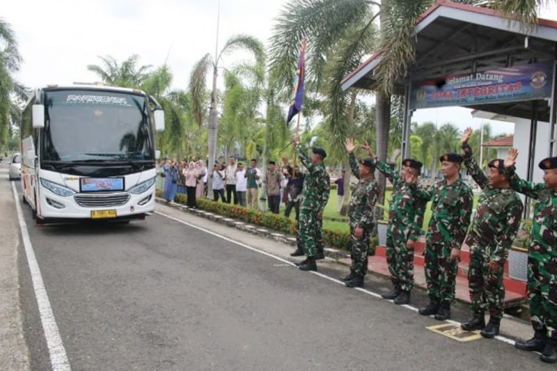 Danlanal Bengkulu Lepas CasisTNI AL Gelombang II 2026 Menuju Padang, Siap Tempuh Seleksi Lanjutan