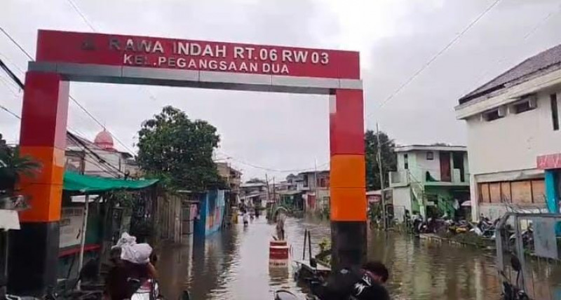 Banjir Belum Surut, Kampung Rawa Indah Pengangsaan Dua Kelapa Gading Terendam Hingga 70 Cm
