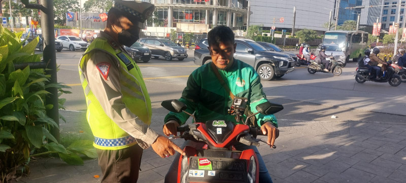 Polisi Lakukan Peneguran Edukatif Pelanggar Lalu Lintas dalam Ops Keselamatan Jaya 2026