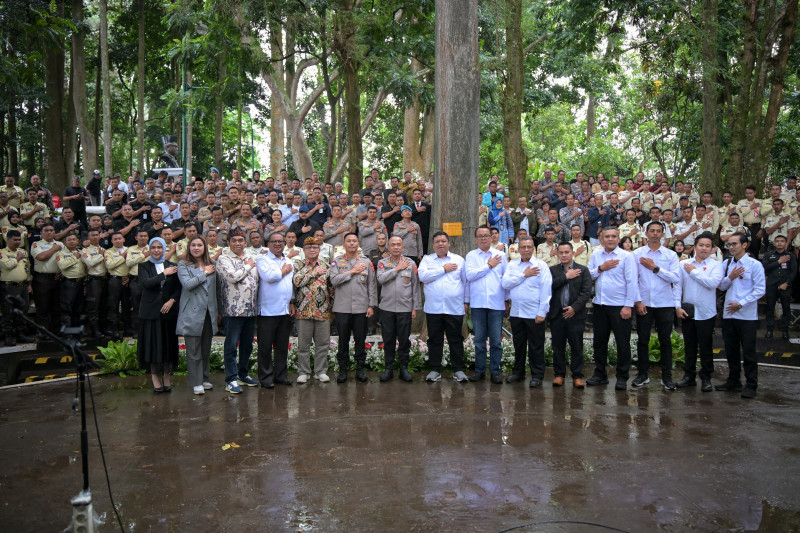 Kapolda Jabar Ajak Satpam Perkuat Sinergi Jaga Keamanan Lingkungan dalam Ngariung Sauyunan Jaga Lembur, Pada HUT Satpam ke 45