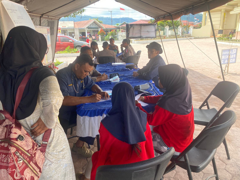 Polres Aceh Tengah Kembali Berikan Bantuan Layanan Kesehatan Gratis di Posko Pengungsian Korban Bencana Alam