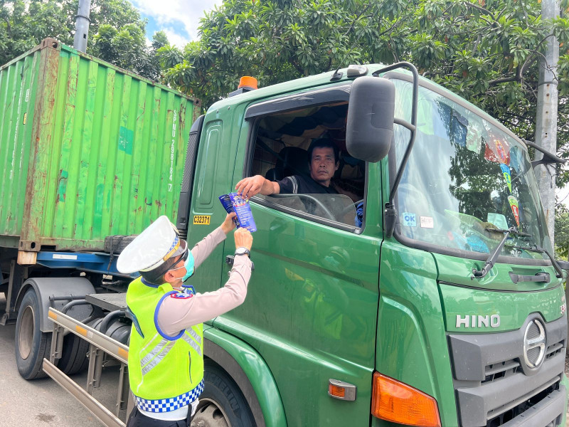 Satlantas Polres Metro Jakarta Utara Gelar Sosialisasi Operasi Keselamatan Jaya 2026 di Penjaringan