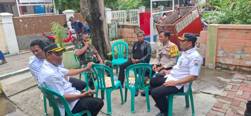 Sambang Warga di Pulau Panggang, Polisi Ajak Warga Jaga Kamtibmas demi Wisata yang Aman dan Nyaman