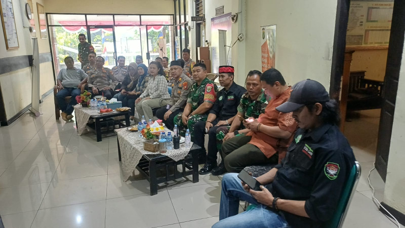 Polsek Bekasi Barat Gelar Nobar Piala Dunia, Pererat Sinergi Bersama TNI, DPRD dan Masyarakat