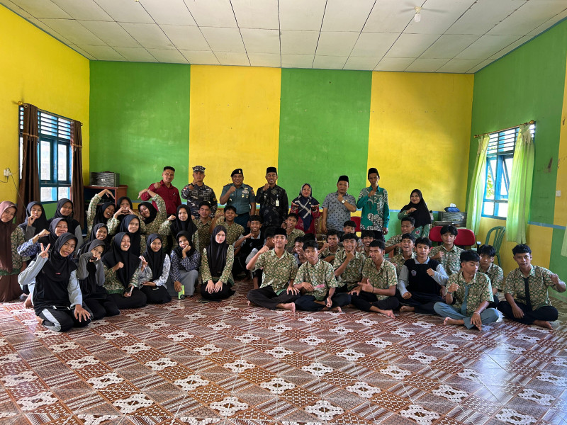 Posal Midal Lakasnakan Sosialisasi Wawasan Kebangsaan Kepada Siswa Madrasah Aliyah Bustanul Ulum Kecamatan Midai