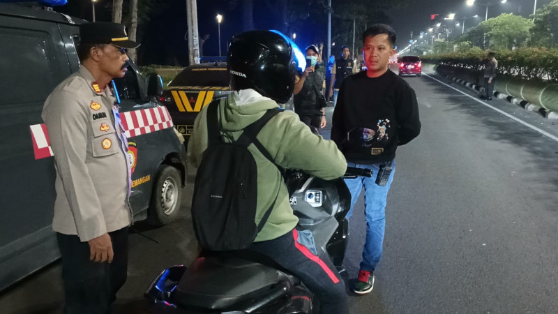 Polsek Pademangan Gelar Patroli KRYD dan Razia Stasioner Bersama TNI dan Pokdar Kamtibmas, Situasi Wilayah Tetap Kondusif