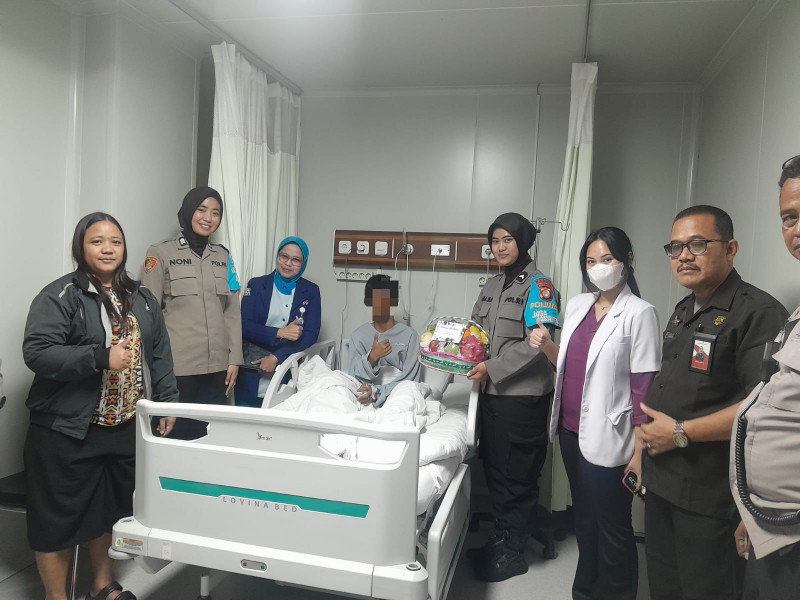 Polwan Jaga Jakarta, Polres Metro Jakarta Pusat Hadir Temani Korban SMAN 72 di RS Pertamina