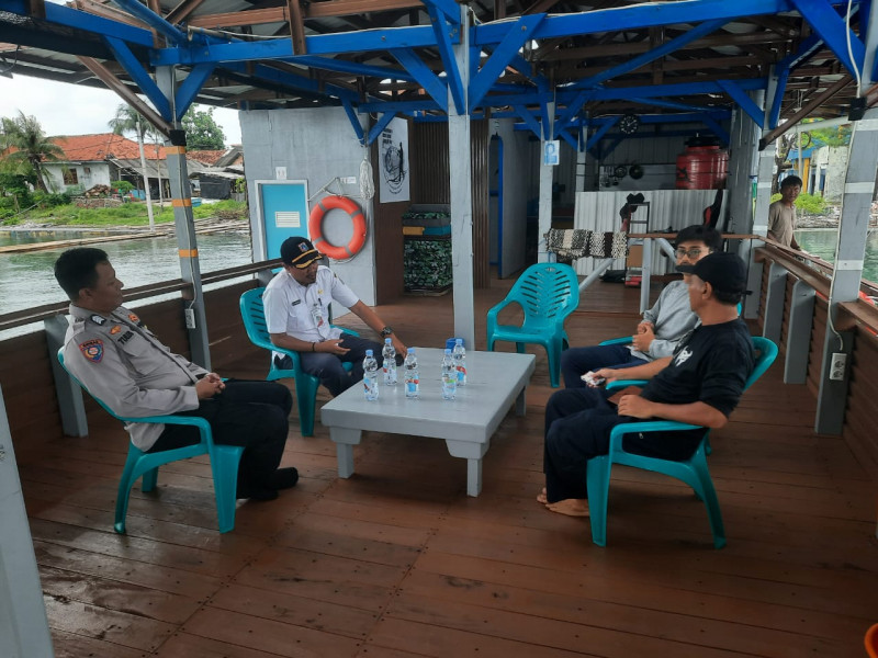 Bhabinkamtibmas Pulau Lancang Sambang Warga, Ajak Jaga Kamtibmas dan Sosialisasikan Layanan 110