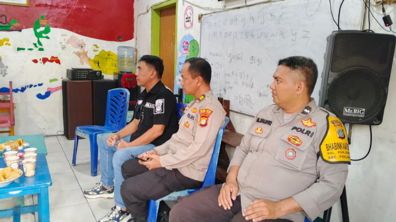 Kegiatan On The Spot Kapolsek Metro Penjaringan Perkuat Sinergi dengan Pengurus RW, Ajak Warga Aktif Cegah Tawuran dan Gangguan Kamtibmas