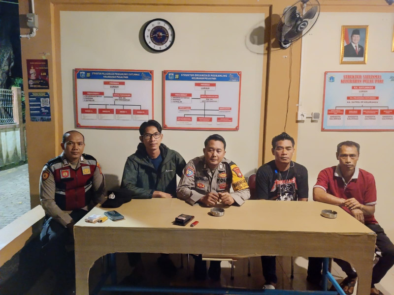 Patroli Malam Gabungan, Polsek Kepulauan Seribu Selatan Perkuat Siskamling dan Sosialisasi Layanan 110