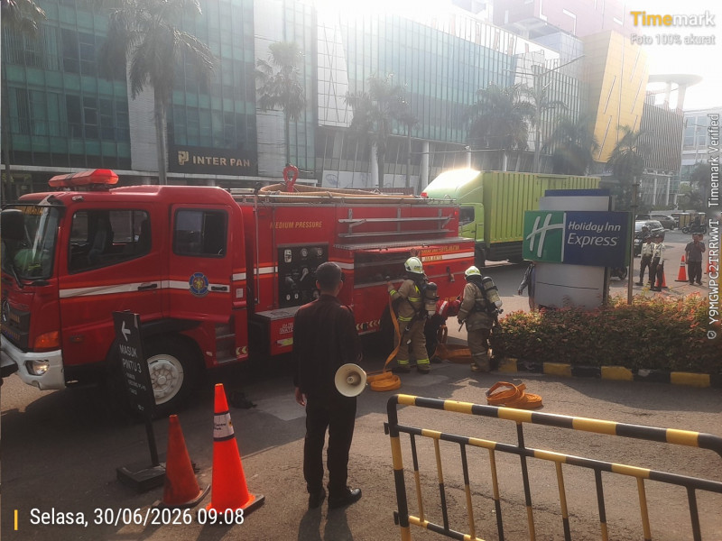 Polsek Metro Penjaringan Kawal Simulasi Evakuasi Kebakaran di Mall Emporium