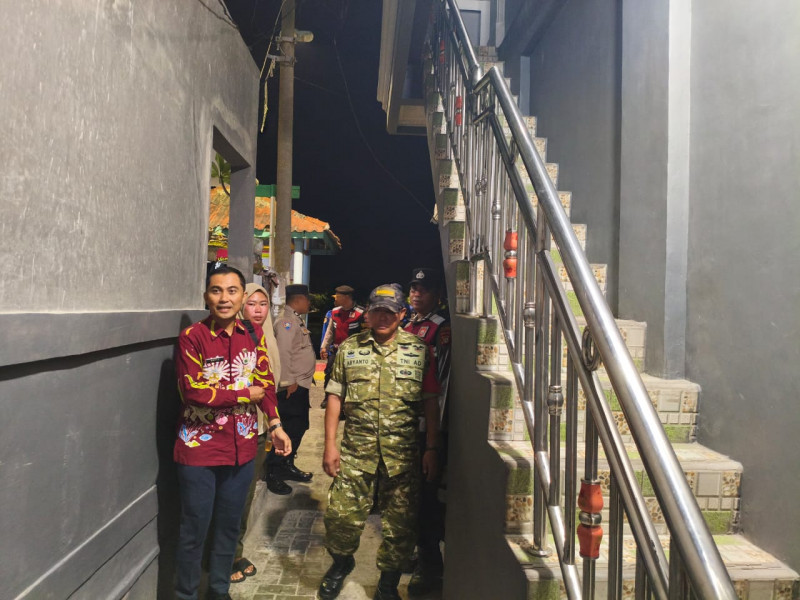 Sinergi TNI-Polri dan Stakeholder, Patroli Malam Gabungan Polsek Kepulauan Seribu Utara Cegah Guantibmas dan Sosialisasikan Layanan 110