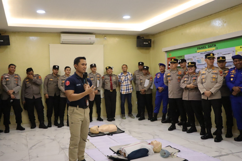 Polres Kepulauan Seribu Gelar Sosialisasi Bantuan Hidup Dasar untuk Tingkatkan Kesiapsiagaan Personel