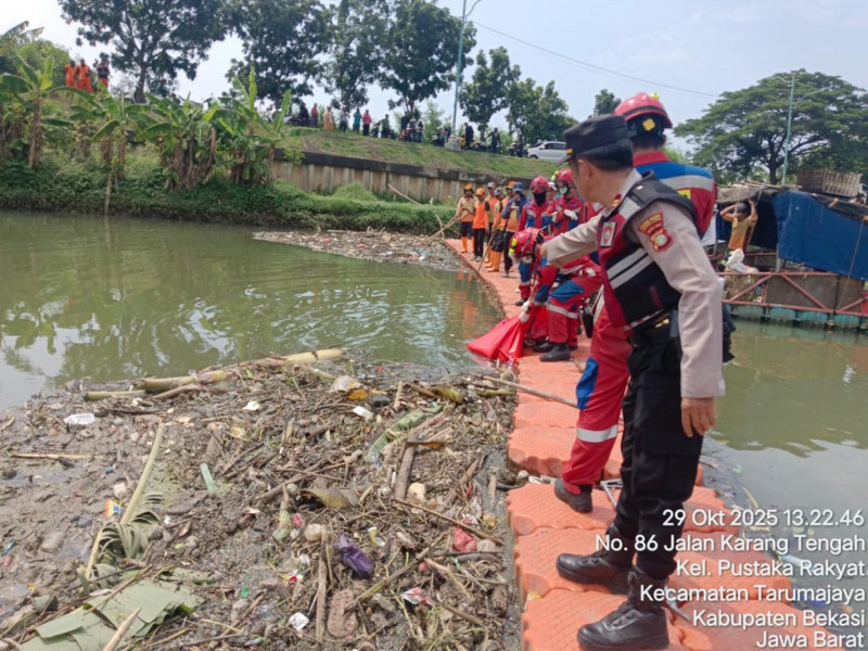 Mayat Pria Tanpa Identitas Ditemukan Mengambang di Kali BKT Rorotan Cilincing