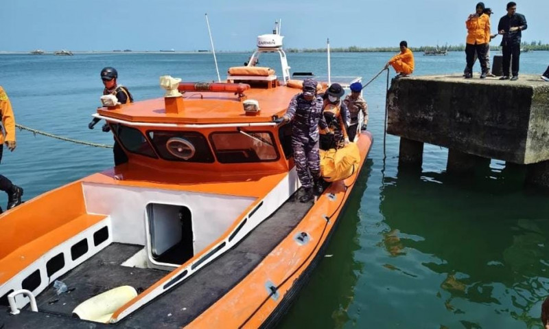 Prajurit Lanal Bengkulu Tergabung Dalam Tim Sar Pencairan Korban Kecelakaan Laut Kapal Nelayan