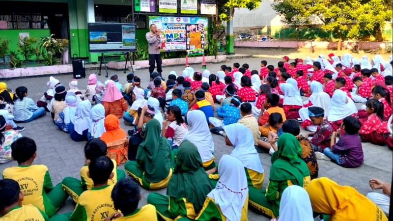 Jakarta On The Spot Polsek Bekasi Selatan, Tanamkan Nilai Budi Pekerti dan Antiperundungan Kepada Pelajar SDN Kayuringin Jaya XV