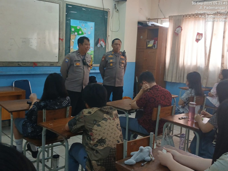 Polisi Sambang SMA Maria Della Strada, Ajak Pelajar Jauhi Tawuran dan Narkoba