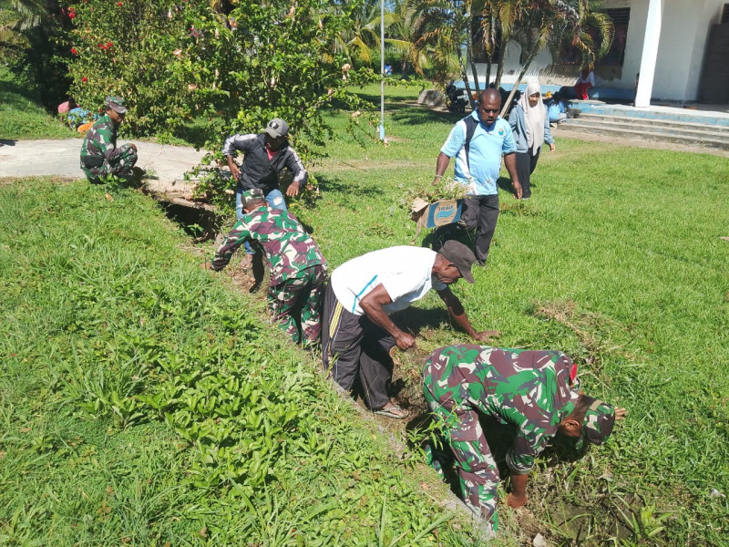 Satgas TMMD Ke 126,Ajak Warga Kampung Mega Tingkatkan Kepedulian Terhadap Kebersihan Lingkungan