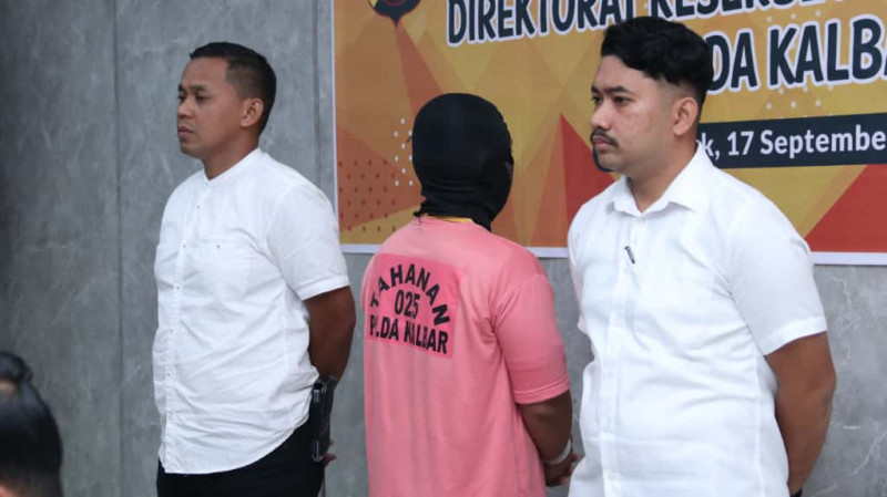 Polda Kalbar Tangkap Empat Penyusup Aksi Masa di Mapolda dan Kantor DPRD Provinsi Kalbar, Bom Molotov dan Senjata Tajam Disita