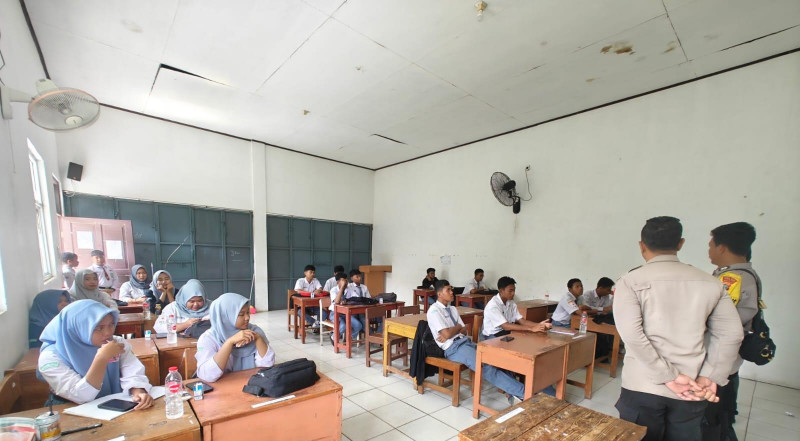 Police Go To School Polsek Pademangan Ajak Pelajar SMK Raudhatul Jannatinna'im Hindari Kenakalan Remaja dan Narkoba