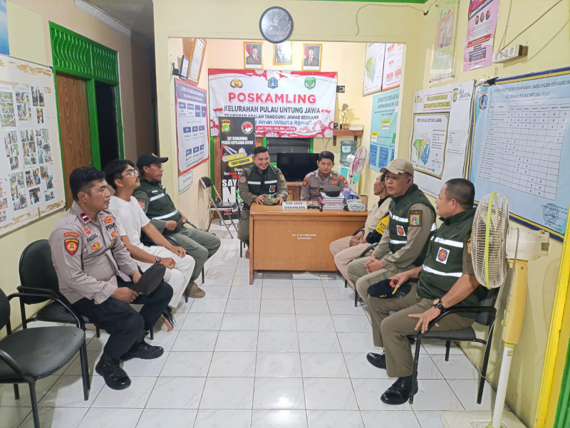 Patroli Malam Gabungan, Polsek Kepulauan Seribu Selatan Gencarkan Sosialisasi Layanan 110 dan Antisipasi Guantibmas