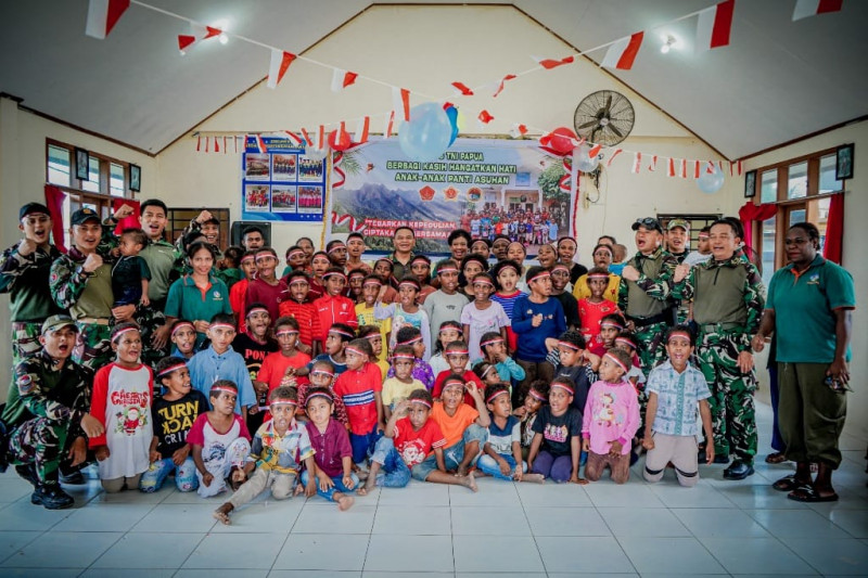 Koops TNI Papua Berbagi Kasih di Panti Asuhan Santa Susana Mimika