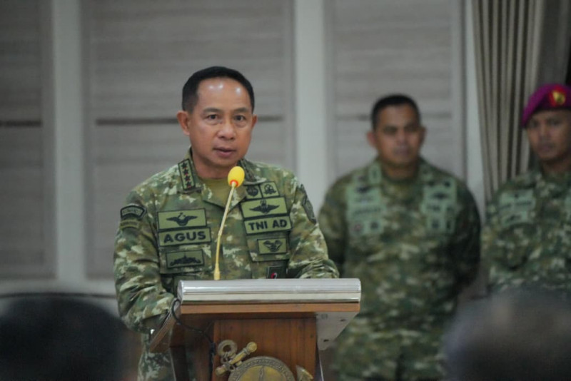 Wujud Empati, Panglima TNI Hadir Kuatkan Keluarga Prajurit Marinir yang Gugur