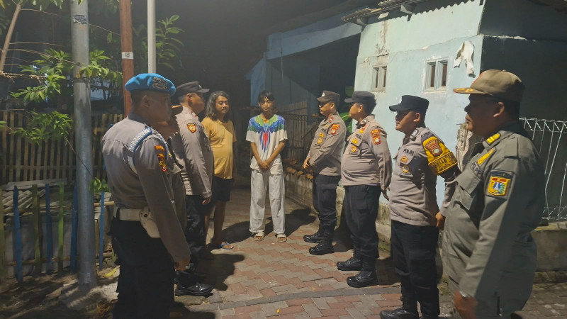 Polsek Kepulauan Seribu Selatan Tingkatkan Patroli Malam, Edukasi Warga Manfaatkan Layanan 110 dan Barcode Pengaduan