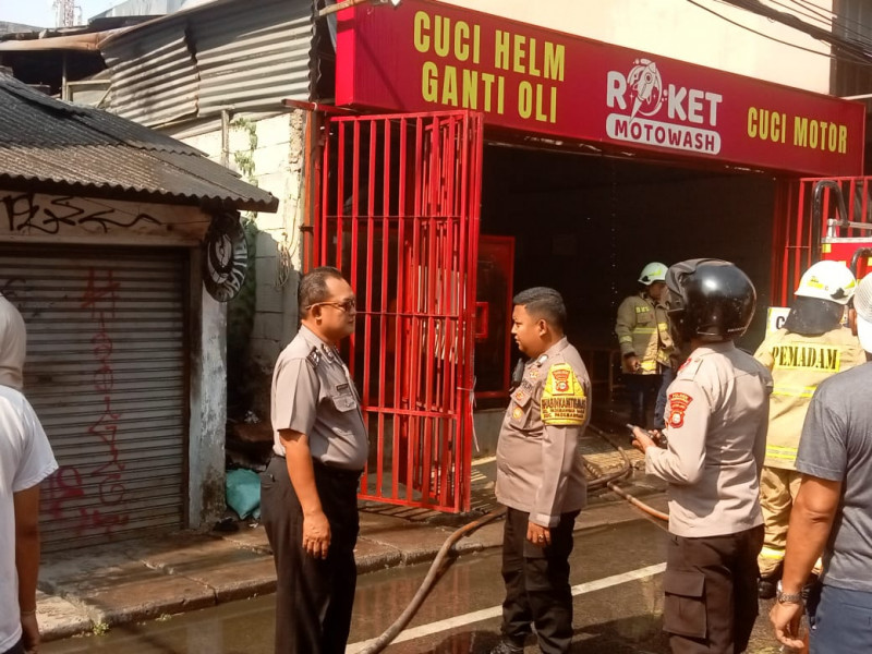 Diduga Mesin Steam Jadi Pemicu, Kebakaran Hanguskan Usaha Cuci Motor di Pademangan