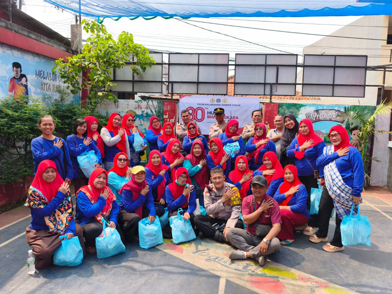 Meriahkan HUT Bhayangkara Ke-80, Polsek Cilincing Gelar Lomba Bersama Warga