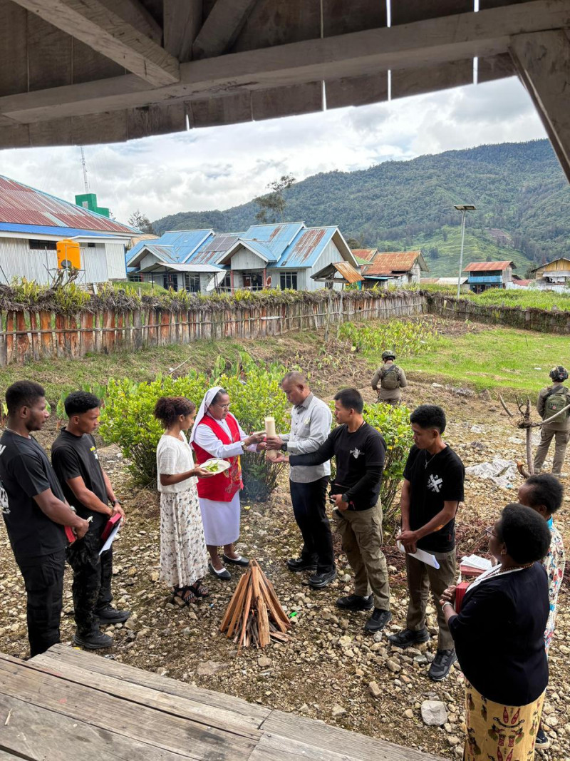Pengamanan Satgas Damai Cartenz Hadirkan Rasa Aman Saat Ibadah Prapaskah di Sinak