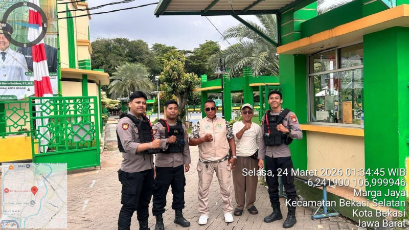 Tim Perintis Presisi Polres Metro Bekasi Kota Patroli Jalan Kaki di Alun-Alun, Ingatkan Warga Waspada Pecah Kaca hingga Hipnotis
