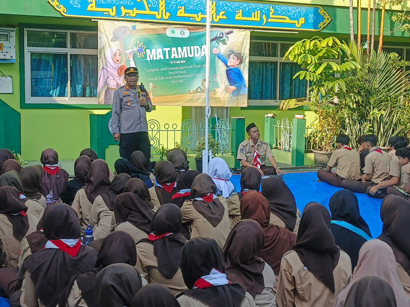 Polsek Koja Edukasi Siswa Baru Lewat Program Police Goes to School, Tekankan Bahaya Tawuran dan Kenakalan Remaja