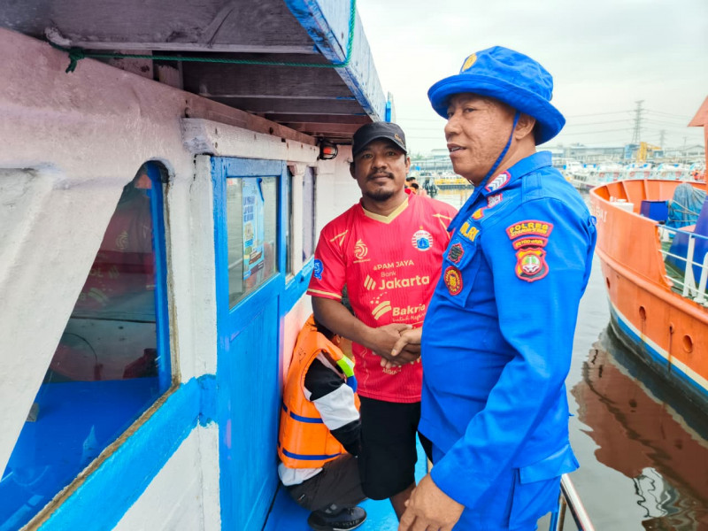 Satpolairud Polres Kepulauan Seribu Gelar Jakarta On The Spot, Ajak Nelayan Tingkatkan Keselamatan Melaut dan Manfaatkan Layanan Polisi 110