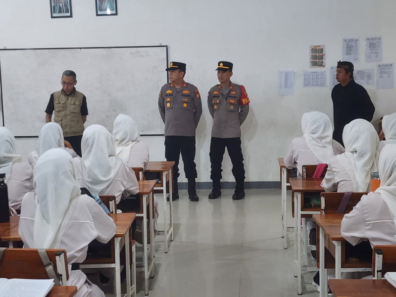 Cegah Kenakalan Remaja, Polsek Cabangbungin Gencarkan Police Goes to School di SMAN 1 Cabangbungin
