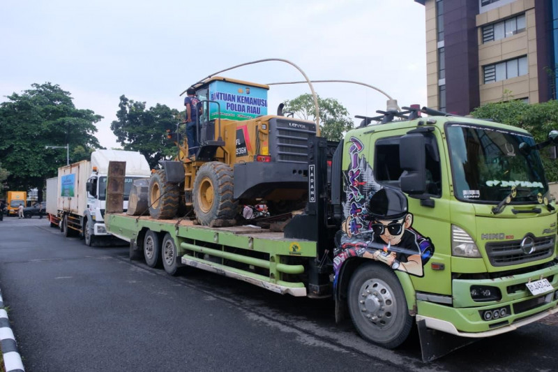 Bantuan Tahap ll, Polda Riau Berangkatkan Tim Trauma Healing, Logistik dan Alat Berat ke Agam Sumatera Barat