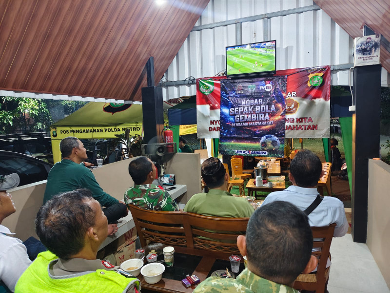 Polsek Bekasi Barat Gelar Nobar Piala Dunia 2026, Pererat Sinergi Bersama TNI dan Pokdar Kamtibmas