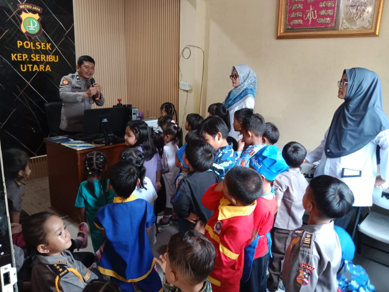 Serunya Anak PAUD Kunjungi Polsek Kepulauan Seribu Utara, Belajar Polisi Sambil Bermain