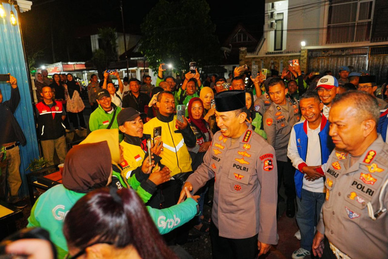 Momen Kapolri Interaksi-Serap Aspirasi Ojol di Kedai Ado Presisi