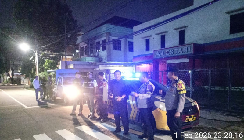 Polsek Koja Gelar Patroli KRYD, Remaja Bersenjata Tajam dan Miras Berhasil Diamankan