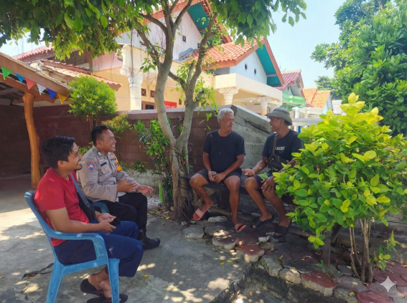 Bhabinkamtibmas Pulau Pramuka Ajak Warga Jaga Kamtibmas Demi Wisata yang Aman dan Nyaman