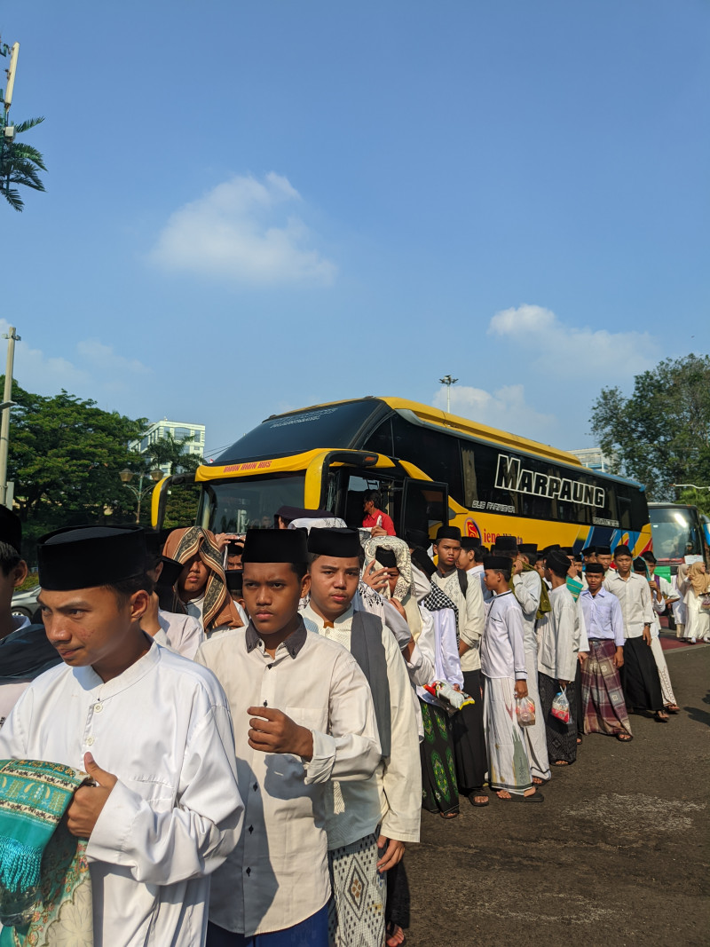 Polsek Metro Penjaringan Monitor Keberangkatan 142 Warga Ikuti Zikir dan Doa Kebangsaan di Monas