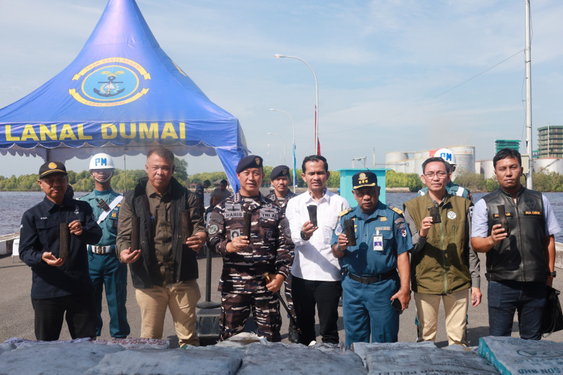 Lanal Dumai Bersama Tim Satgas Gabungan TNI AL, Berhasil Gagalkan Penyelundupan 200 Ton Arang Bakau di Perairan Kepulauan Meranti