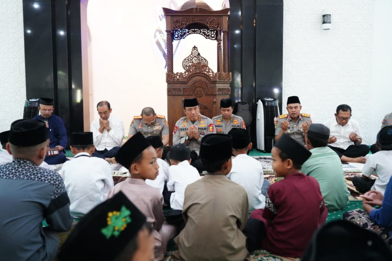 Hari Bhayangkara ke-80, Wakapolri Tanamkan Kepedulian Sosial kepada Taruna Akpol Lewat Santunan Anak Yatim